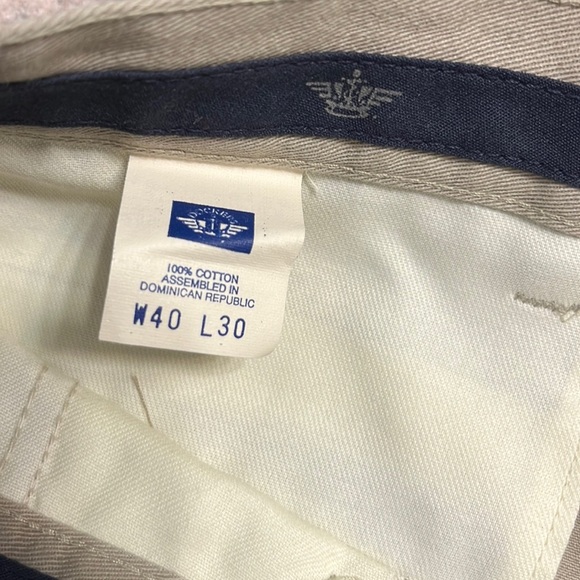 Men’s Docker Khakis Excellent condition - Picture 2 of 5